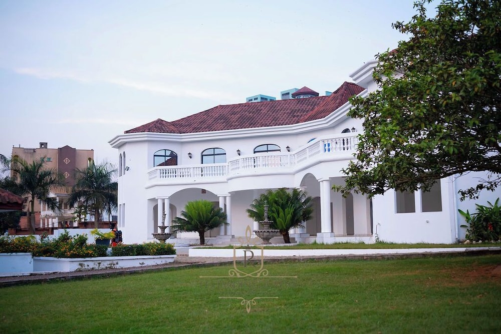 Les Jardins de René London in Yaounde, Cameroon