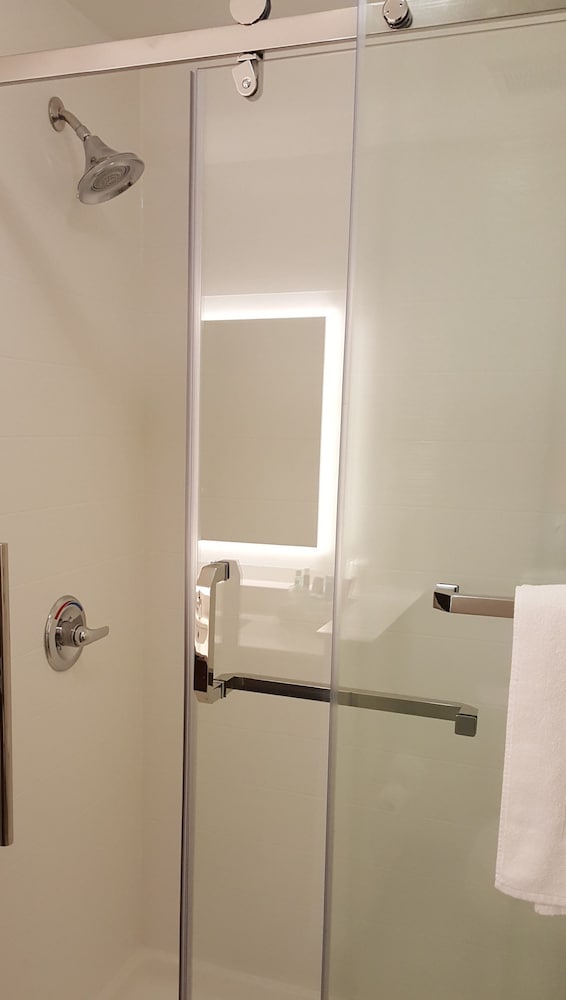 Holiday Inn Express & Suites Toledo West by IHG - photo 15
