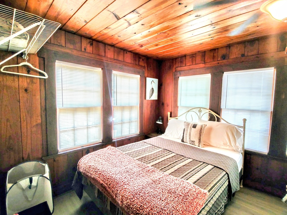 Edgewater Resort Cottage #1 - photo 18
