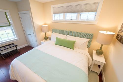 The East Island Reserve Hotel - photo 15