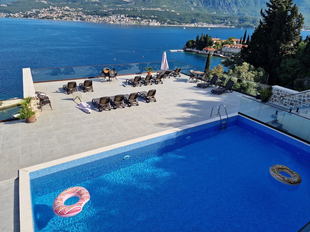 Agape Rose - last minute hotel in Tivat