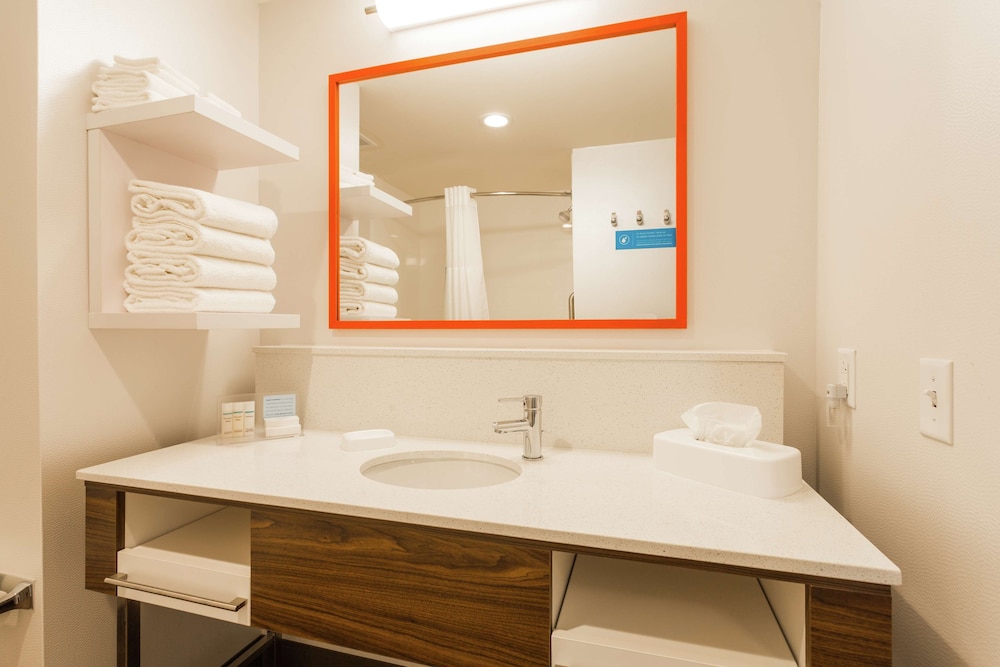 Hampton Inn Cumberland - photo 16