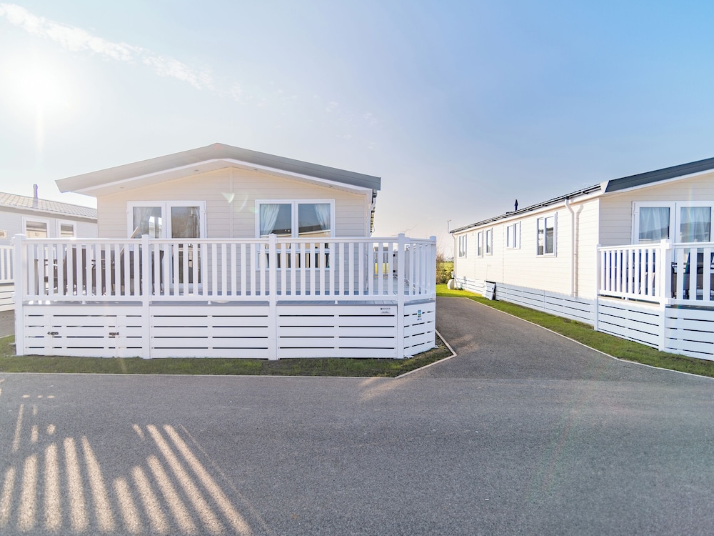 3 bedroom Lodge at Pevensey Bay — 4-Star Luxury Hotel in Pevensey, United Kingdom