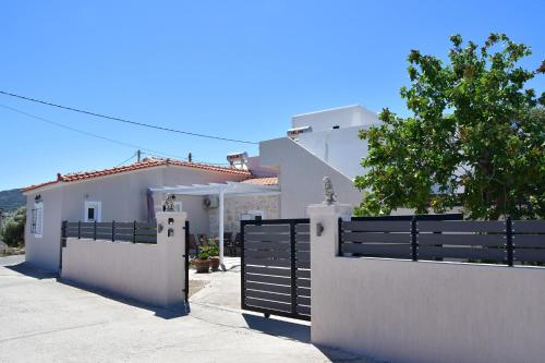 Da Vinci Kavouropetra in Aegina, Greece