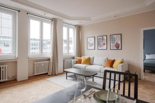 Design Apartments Duisburg City Küche Smart TV Homeoffice by Lott Living — 4-Star Luxury Hotel in Duisburg, Germany
