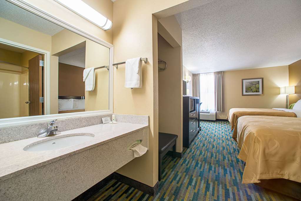 Quality Inn Near Six Flags St. Louis - photo 20