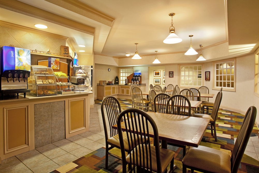 Holiday Inn Express & Suites St Joseph by IHG - photo 65