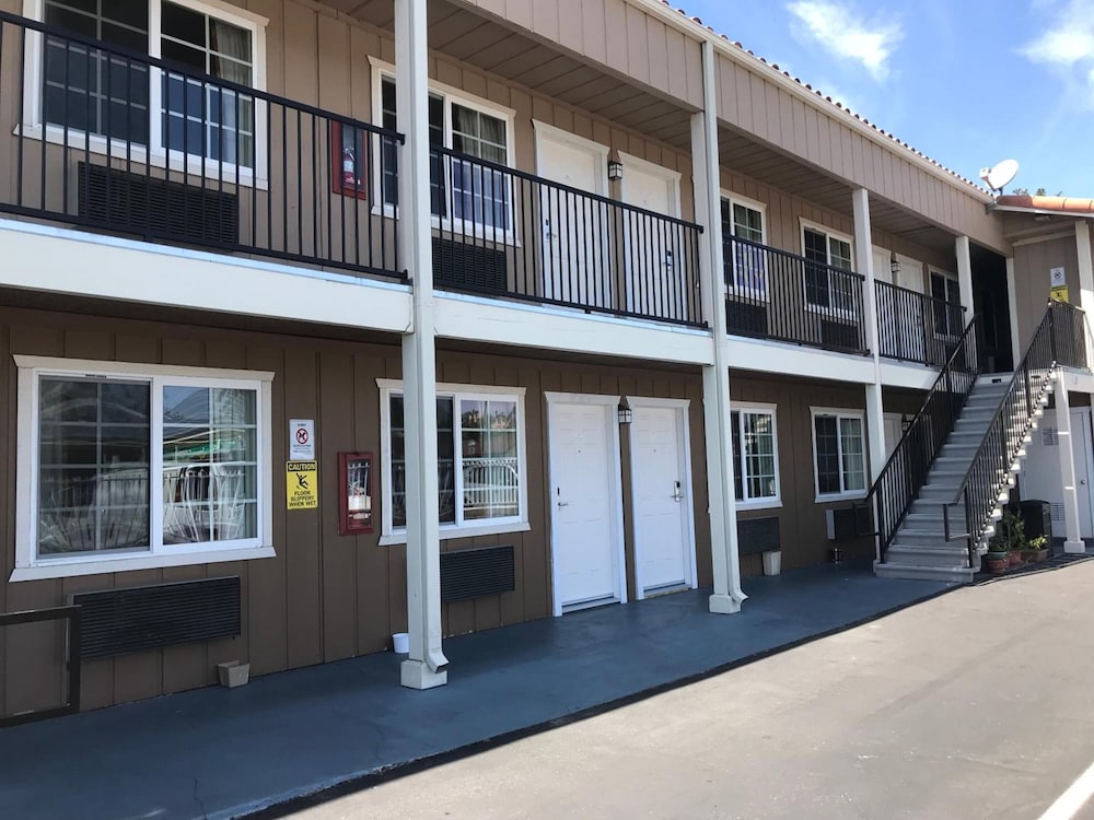 BeachWay Inn - photo 24