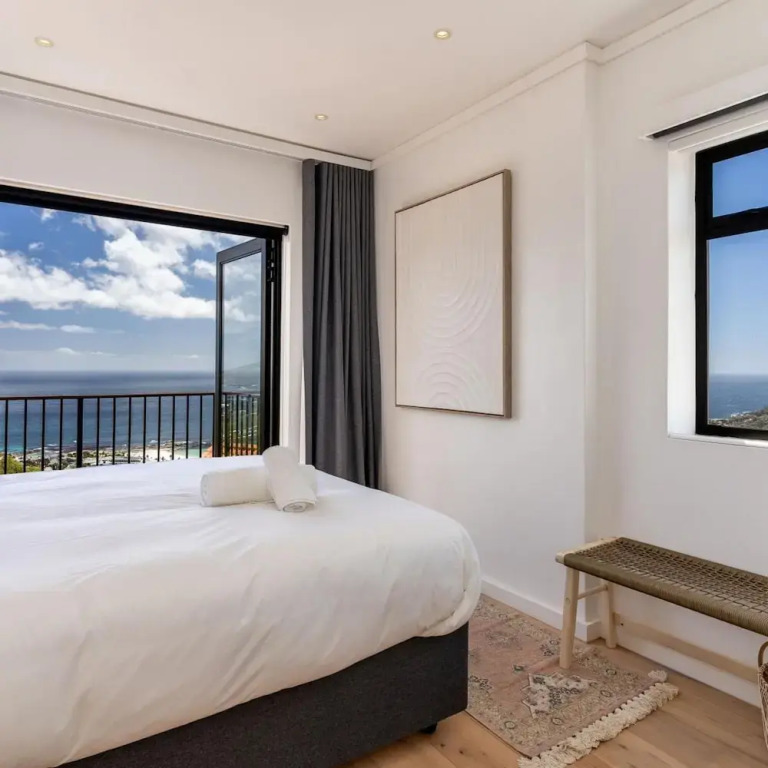 Camps Bay Nest Townhouse with Ocean Views