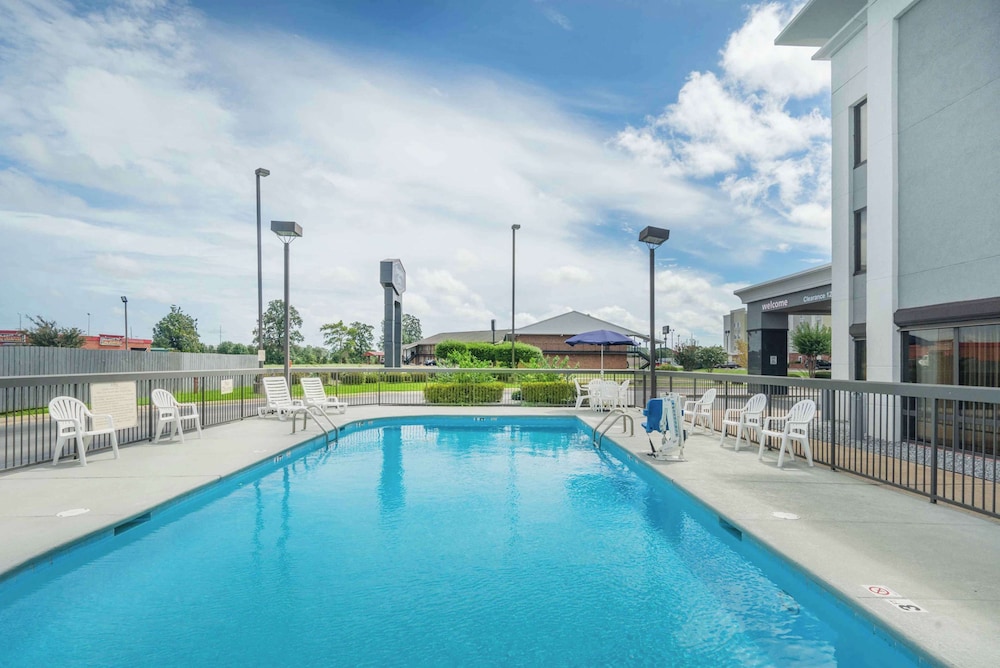Hampton Inn Jonesboro - photo 45