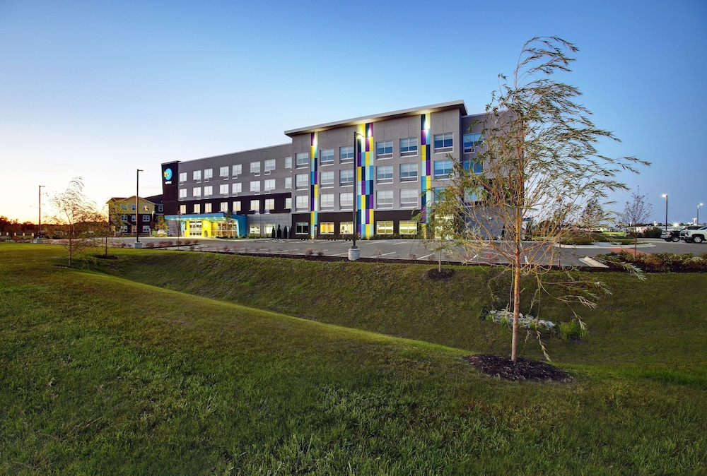 Tru by Hilton Stoughton WI - photo 24