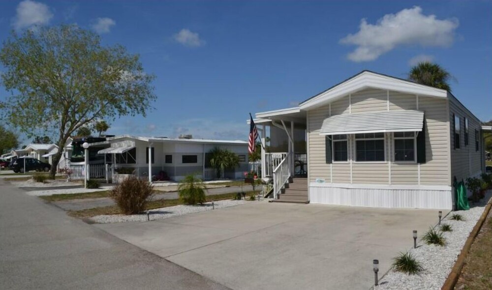 Winter Quarters Encore Manatee RV Resort - photo 25