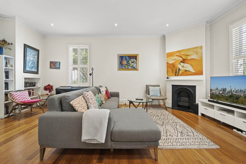 Light Filled Charming Townhouse — 4-Star Luxury Hotel in Paddington, Australia