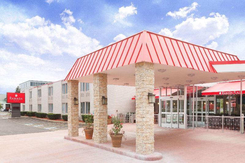 Ramada Plaza by Wyndham Chicago North Shore — hotel in Wheeling