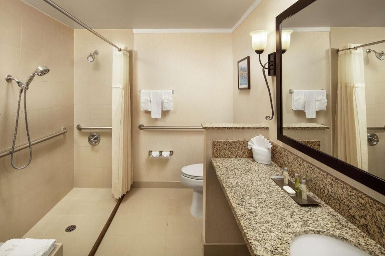 DoubleTree by Hilton Claremont - photo 21
