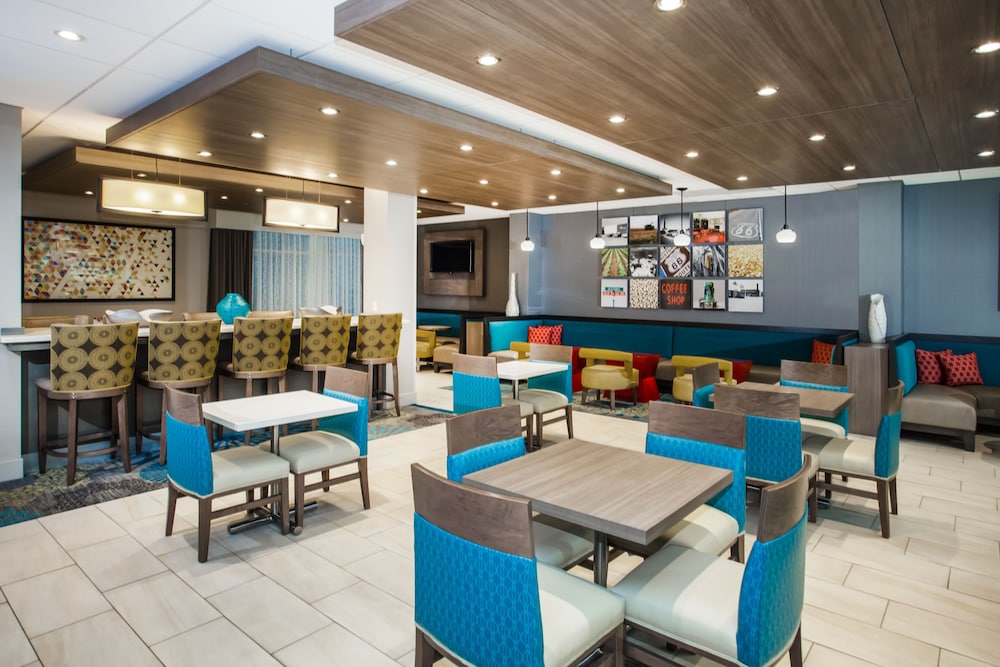 Holiday Inn Express & Suites Litchfield West by IHG - photo 32