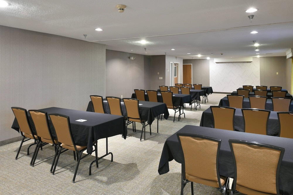 SpringHill Suites Des Moines West - photo 28
