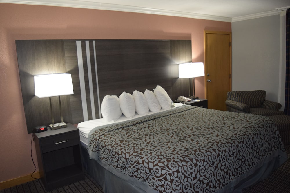 Days Inn by Wyndham Rock Falls - photo 10