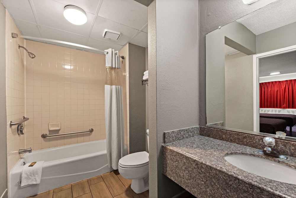 Rodeway Inn Brooklawn NJ - photo 26
