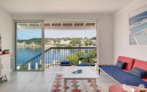 Bleu Leonor in Sanary-Sur-Mer, France