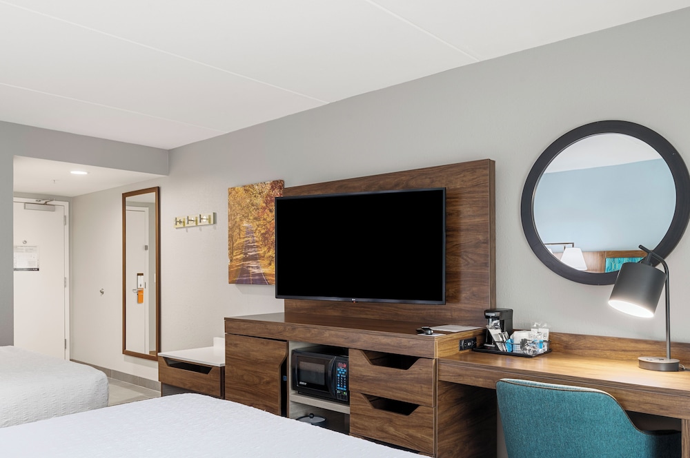 Hampton Inn Front Royal - photo 24