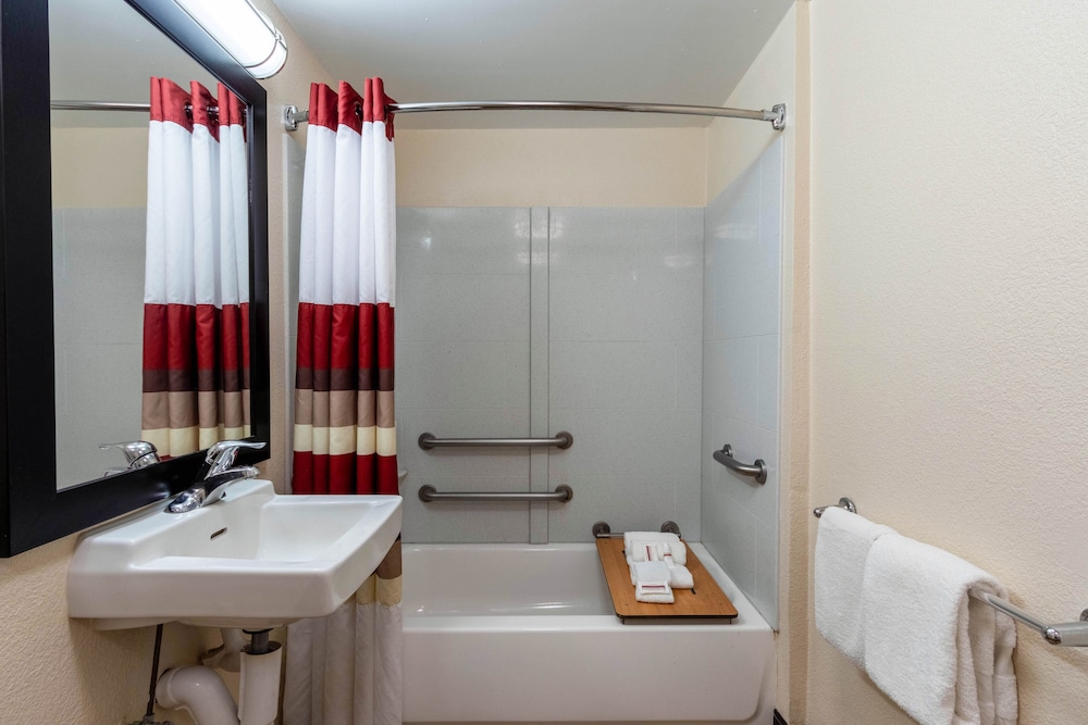 Red Roof Inn Plus El Paso East - photo 25