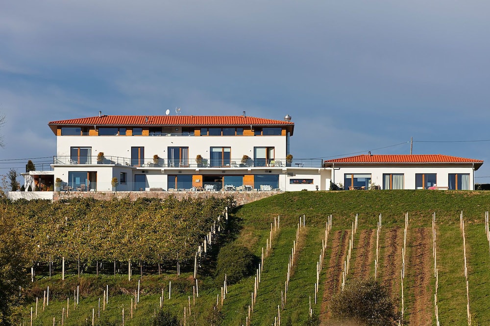 Hotel San Prudentzio - carbon neutral hotel in Getaria