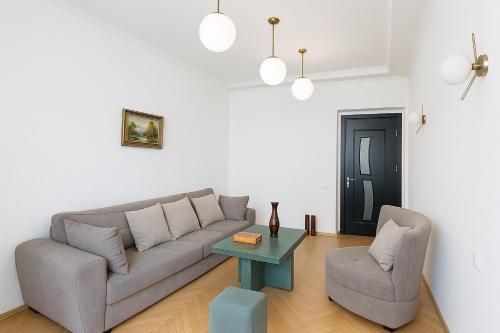 White Apartament in old tbilisi