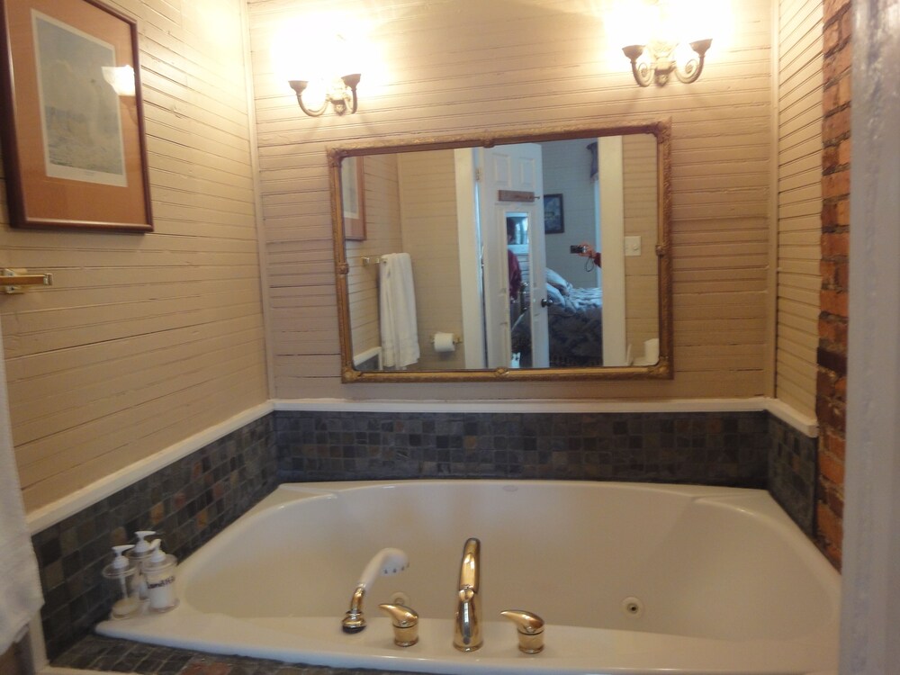 Lake Allatoona Inn - photo 28