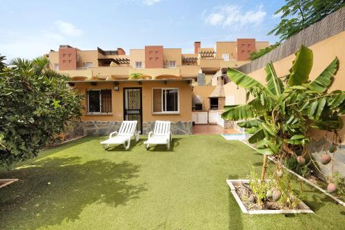 Flatguest Casa Carlos Corralejo — 4-Star Luxury Hotel in Corralejo, Spain