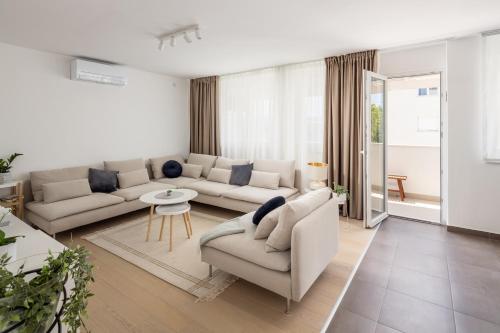 Apartment Nova 4 — 4-Star Luxury Hotel in Dugi Rat, Croatia