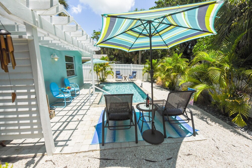 Blue Oasis — 4-Star Luxury Hotel in Holmes Beach, United States