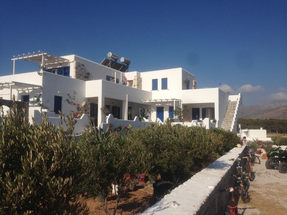 Kohili Studios - carbon neutral hotel in Paros