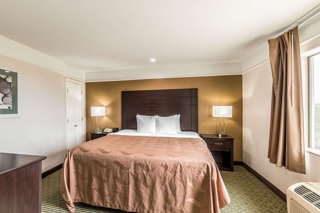Quality Inn & Suites SeaWorld North - photo 32