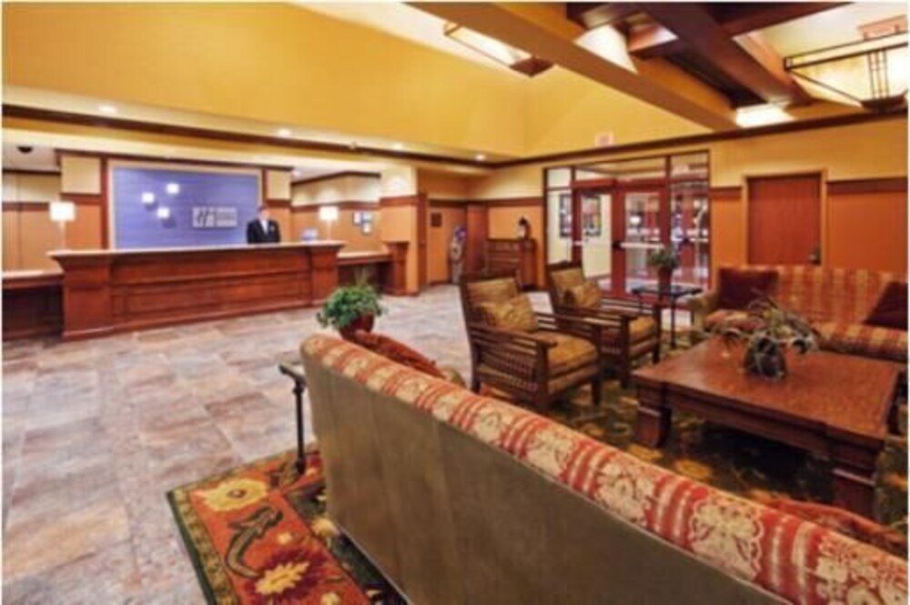 The Q Hotel & Suites - photo 11