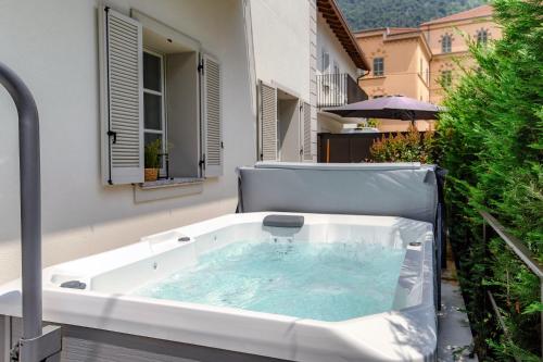 LA TERRAZZA Downtown Como Terrace and Jacuzzi — 4-Star Luxury Hotel in Como, Italy