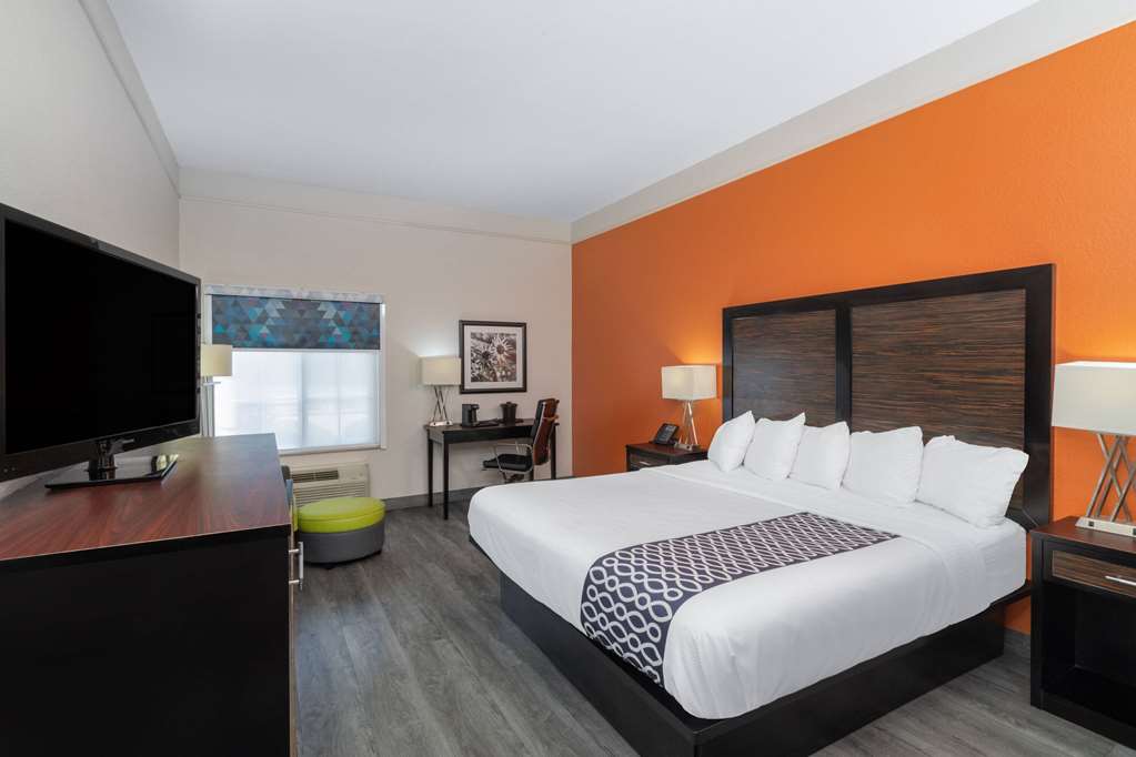 La Quinta Inn & Suites by Wyndham Prattville - photo 27