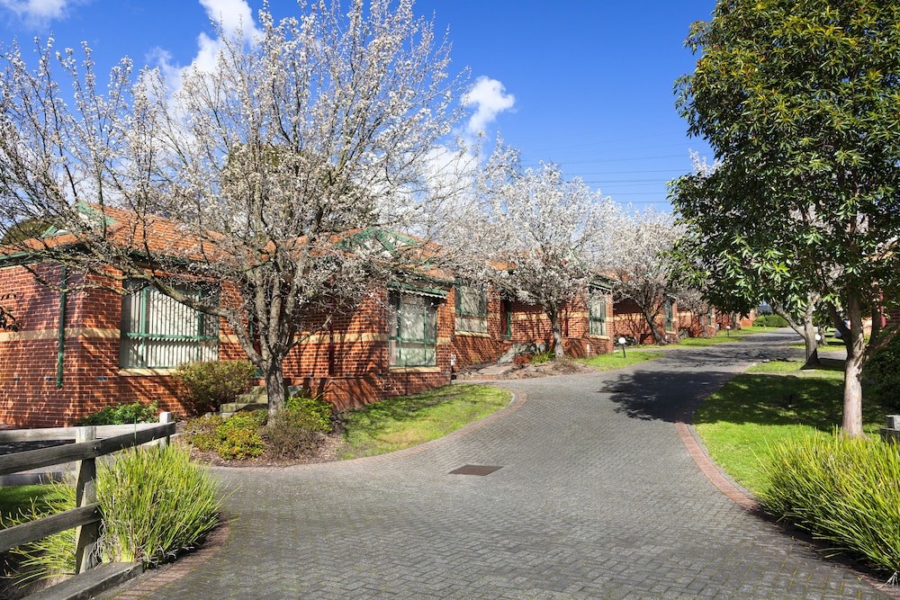 Mount Waverley Townhouses — 4-Star Luxury Hotel in Mount Waverley, Australia