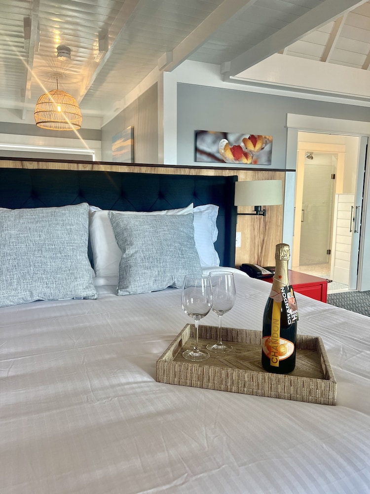 The Hotel at Cape Ann Marina - photo 10