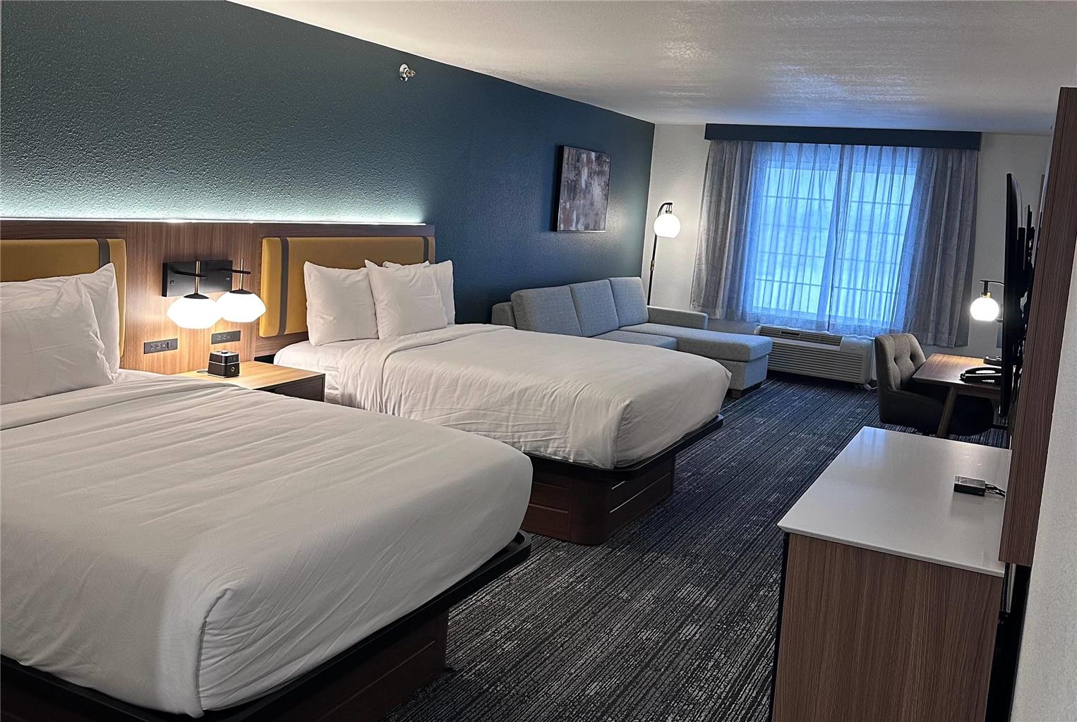 La Quinta Inn & Suites by Wyndham Minot - photo 31