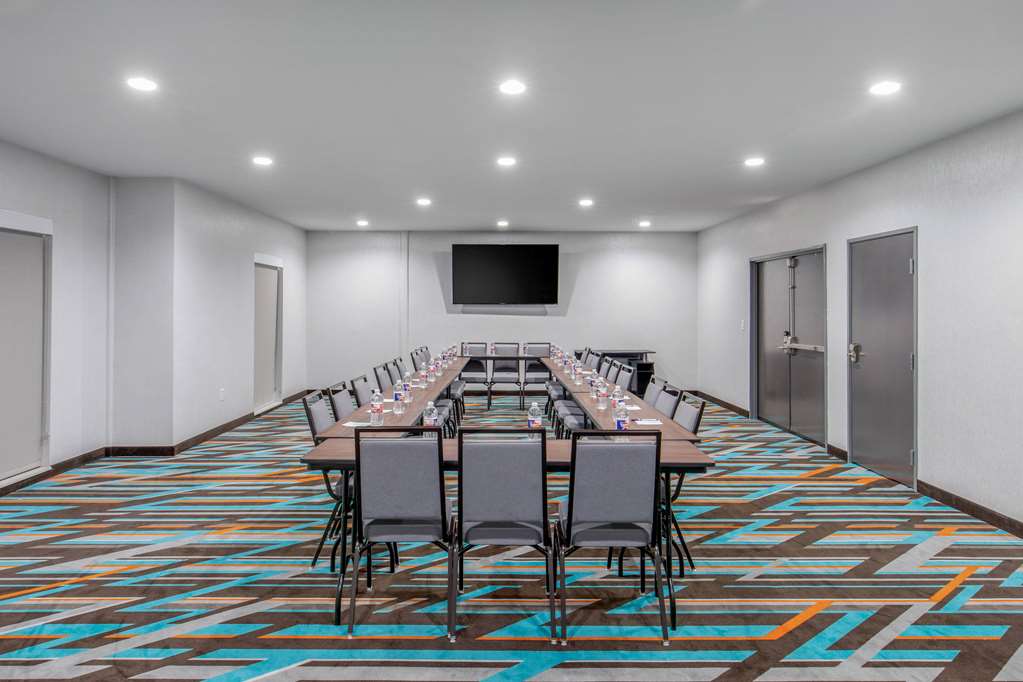 Clarion Inn & Suites DFW North - photo 39