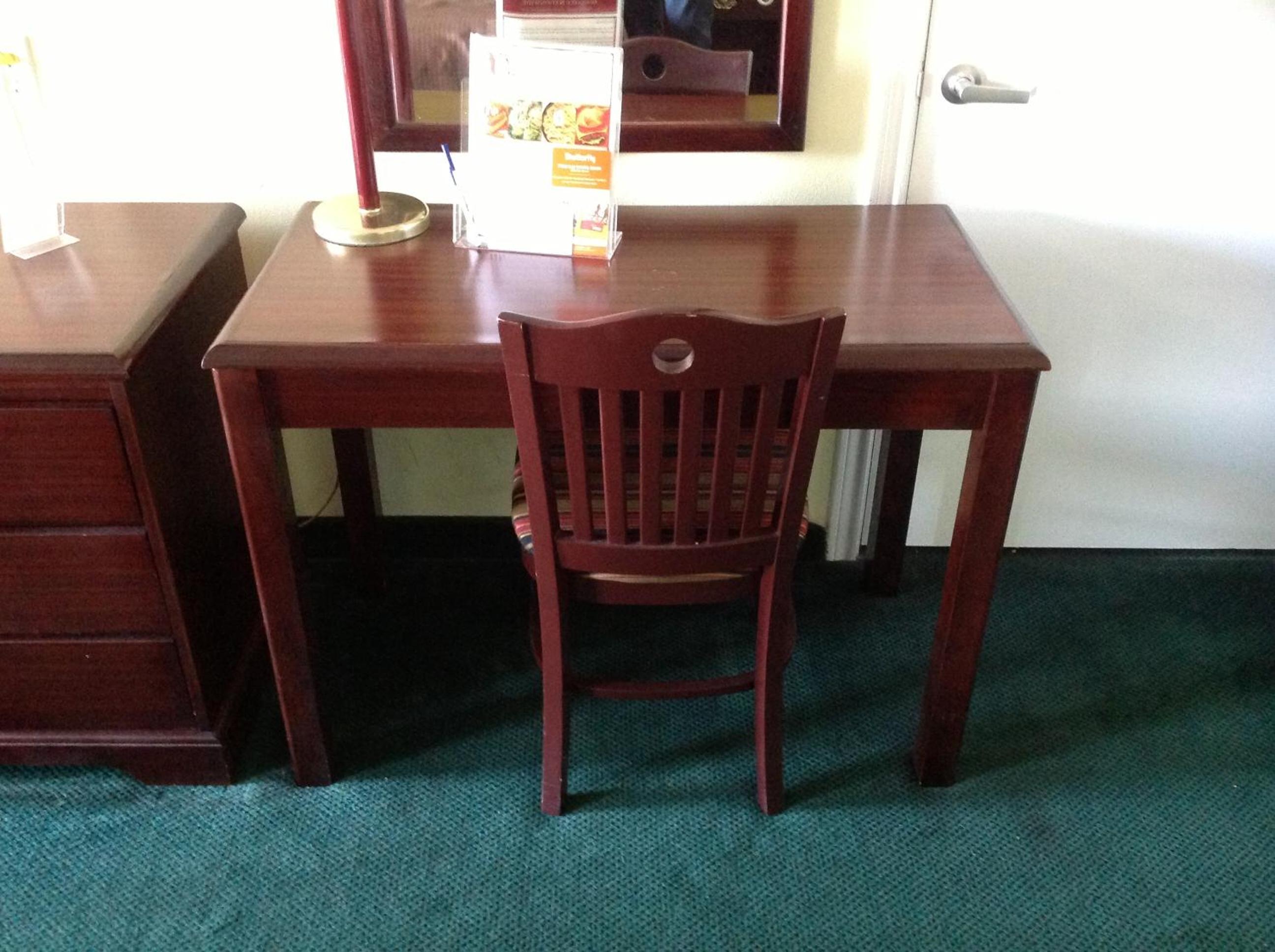Howard Johnson by Wyndham Grand Prairie Near Lone Star Park - photo 23