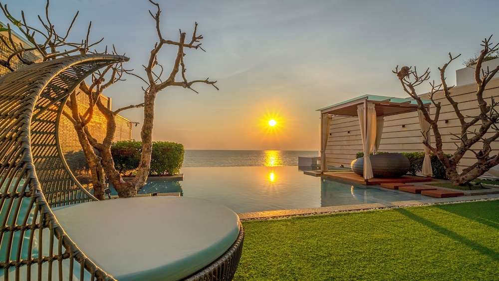 A Dream Hua Hin Beachfront Retreat in Cha-Am, Thailand