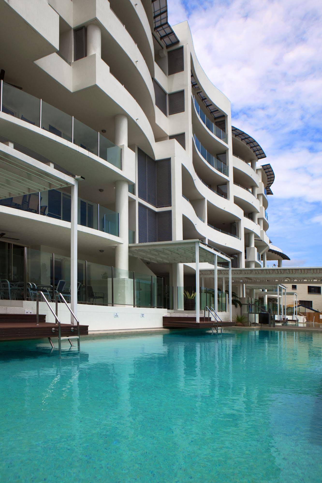 Waters Edge Apartment Cairns