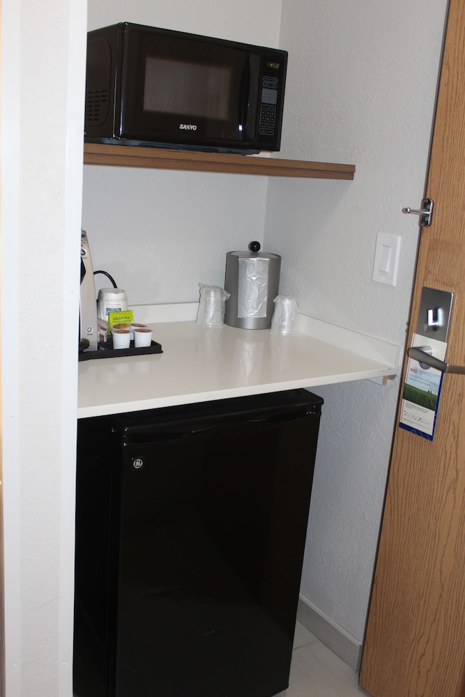 Holiday Inn Express Hotel & Suites Raton by IHG - photo 36