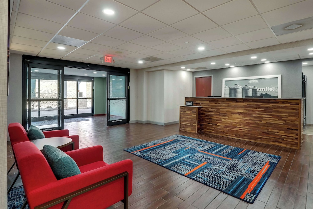 Hampton Inn & Suites St. Louis Edwardsville - photo 4