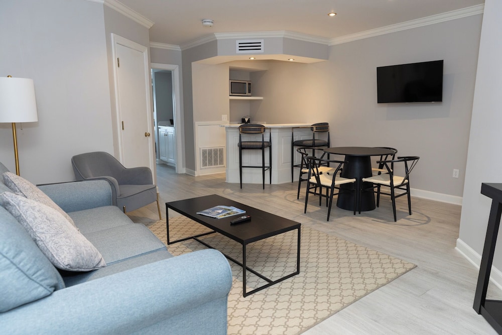 The Geneva Inn - photo 14
