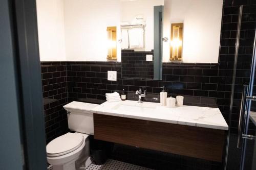 The Gas Lamp Hotel 1BR Tesla - photo 9