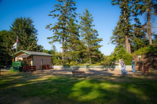 Long Beach Camping Resort Yurt 9 - photo 6