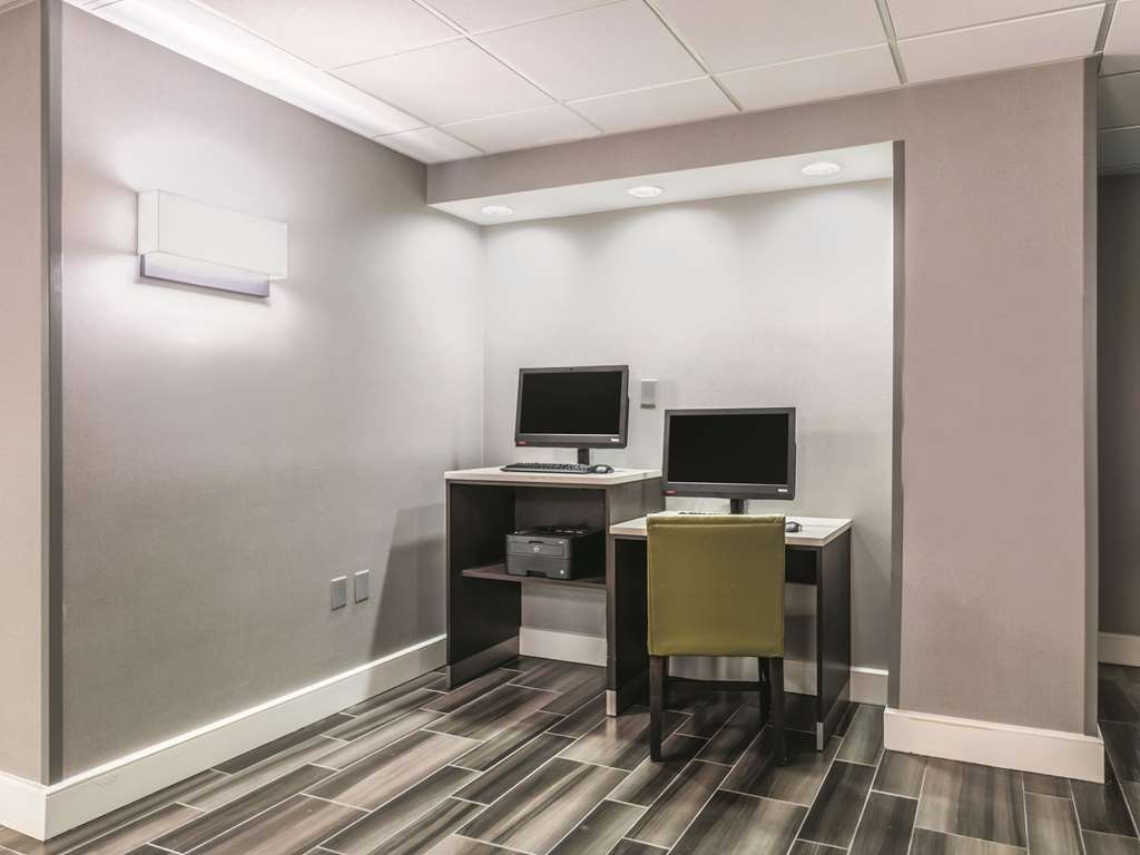 La Quinta Inn & Suites by Wyndham Dallas Plano West - photo 43